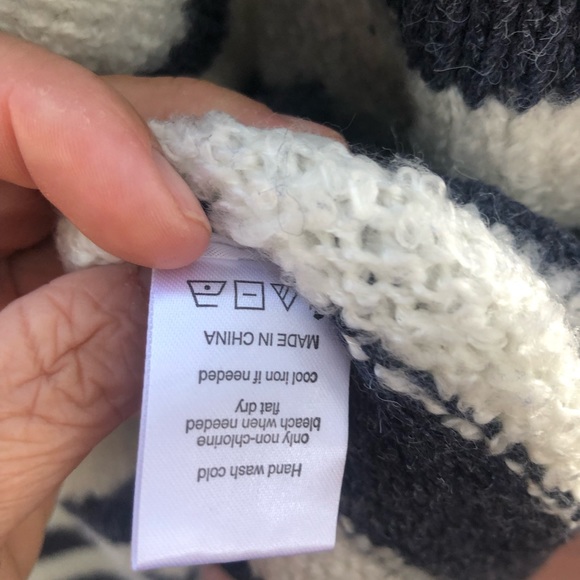 Sadie & Sage Striped Blue and White Sweater size Small - Picture 10 of 10